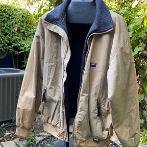 Jacket with lining inner pocket.